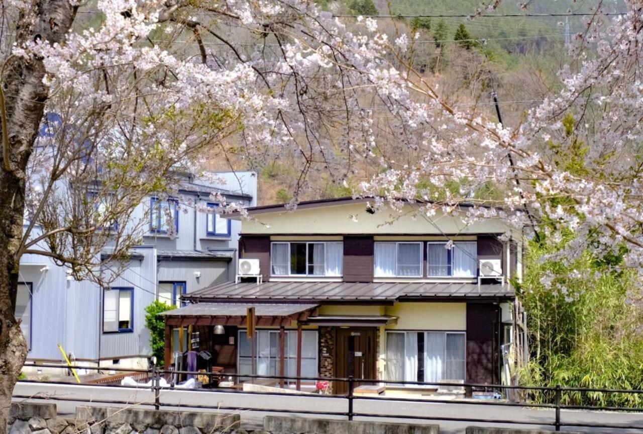 Villa Fuji Irodori Fujiyoshida Exterior foto